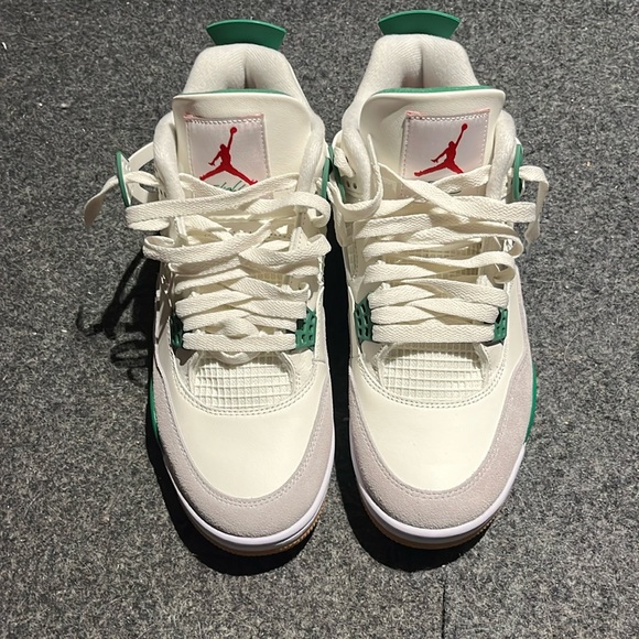Jordan 4 SB Pine Green main image 5